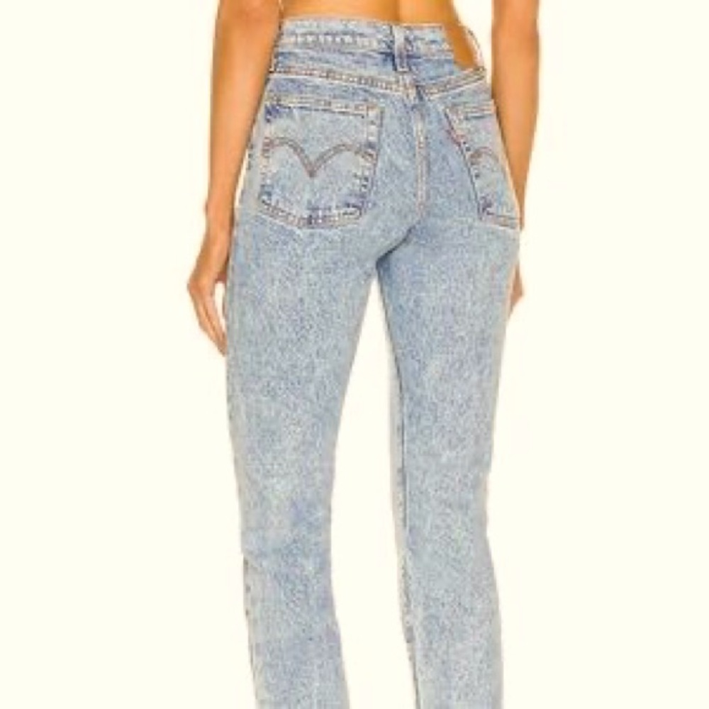 Vintage high wasted acid washed Levi’s. W30 L32.